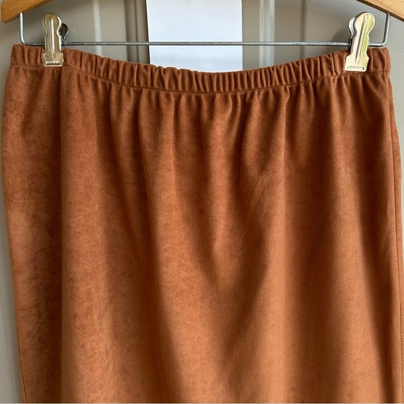 Florentine Jacket and Skirt Set - Picture 10 of 14